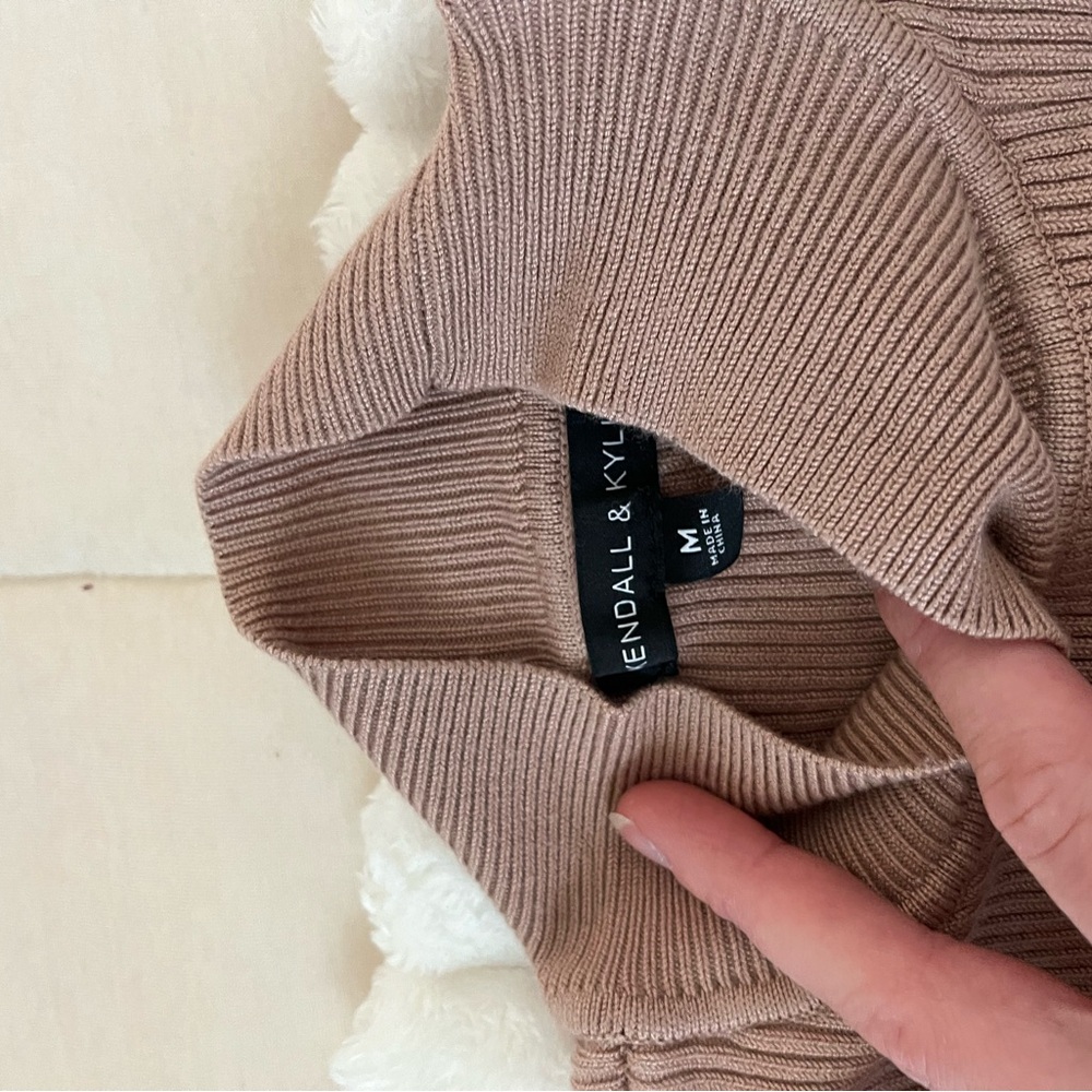 Kendall & Kylie Taupe Ribbed Knit Top - Picture 4 of 6